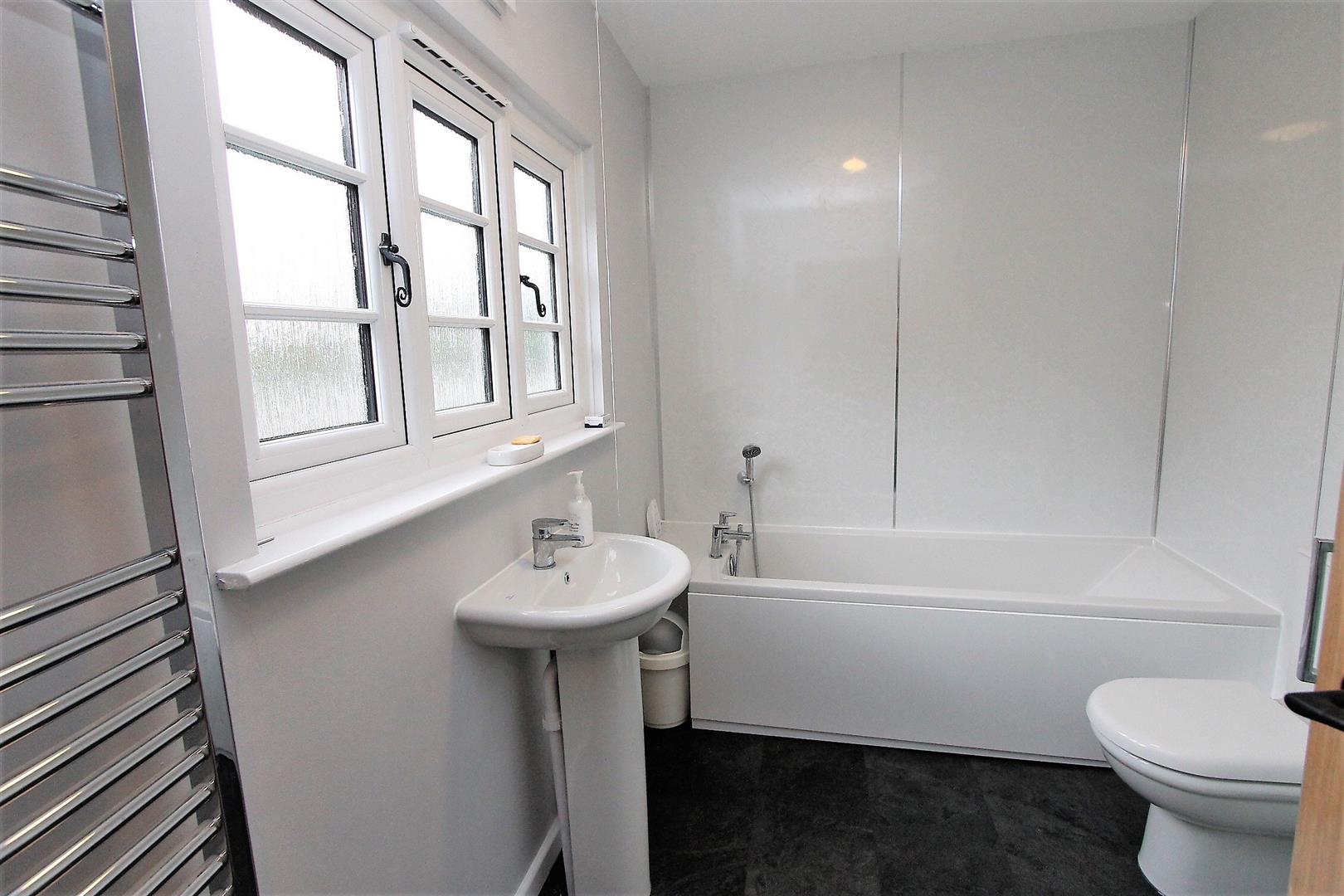3 bed property in Birmingham Road, Kidderminster